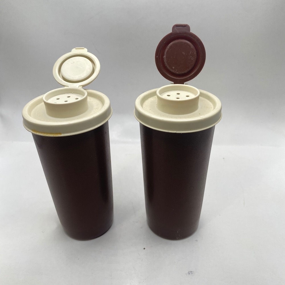 Tupperware Vintage 1329-15 Salt and Pepper Shakers Set Brown Cream Retro Kitchen